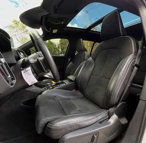 Volvo XC40 2.0 T4 R DESIGN