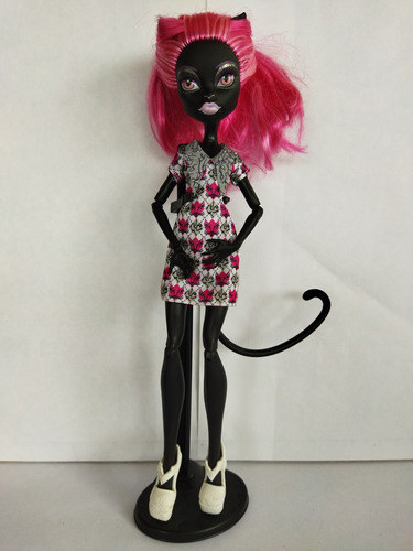 Monster High Catty Noir Vestdio Blanco Tacones Base Dolls