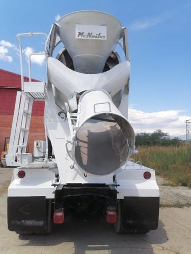 Imagen 4 de 8 de Freightliner Trompo