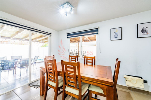 Venta Casa 3 Dormitorios Valle Grande Con Estacionamiento