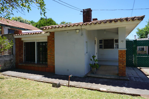 2 Casas Con Entrada Para Autos En Colón A Mts De Av Garzón