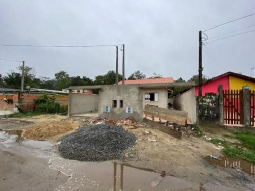 Imagem 7 de 17 de Casa No Bairro Savoy, Em Itanhaém, Litoral Sul De São Paulo, Localizada No Lado Serra. Possui Piscina, Churrasqueira E Vaga Para 02 Automóveis.