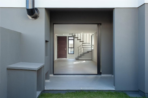 Imagem 8 de 30 de S&t Sobrado Com 3 Dormitórios À Venda, 127 M² Por R$ 795.000 - Cachoeira Do Bom Jesus - Florianópolis/sc - So0130