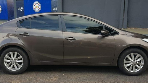 Imagen 6 de 9 de Kia Cerato Mec