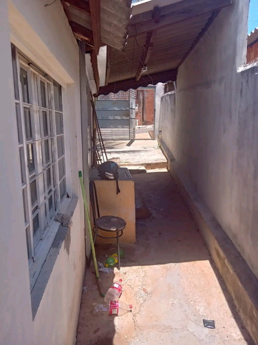 Casa Com De Cinco Cômodos A Venda