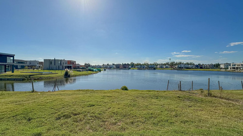 Casa A La Venta Al Agua En Barrio Santa Ana - Villanueva