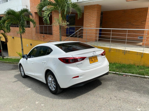Mazda 3 2019 Touring Mecánico 15mil Kms