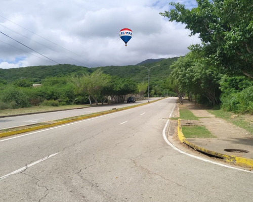 Re/max 2mil Vende, Terreno Con Bienhechuría, Guatamare, Arismendi, Isla De Margarita.