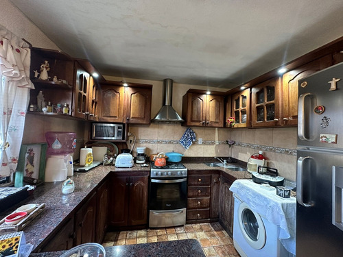 Chalet Con Piscina En Barrio De Vicenzo Grande