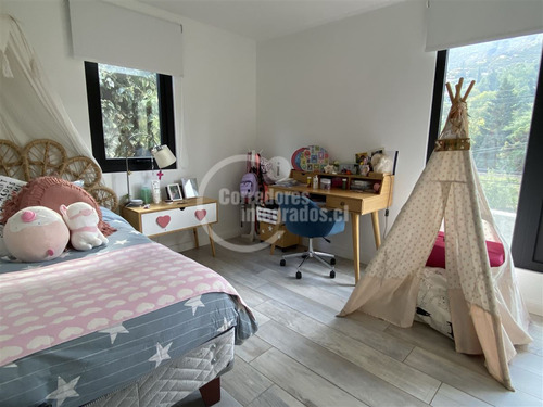 Casa En Venta De 4 Dorm. En Lo Barnechea - El Arrayán