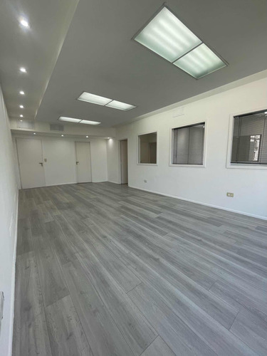 Estudio Gimnasio Pilate Dos Entradas Consultorios Odontología Showroom Med Estetica, Deposito Psicologia Call Center, Oficinas Espectacular Estado 3 Baños Cocina Seguridad Logística Financiera Tribuna