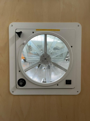 Imagen 2 de 2 de Aireador Con Ventilador Y Extractor Para Casa Rodante