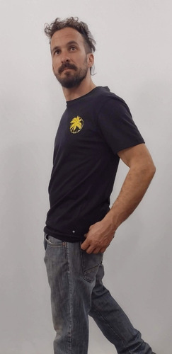 Imagen 2 de 4 de Remera Kenia