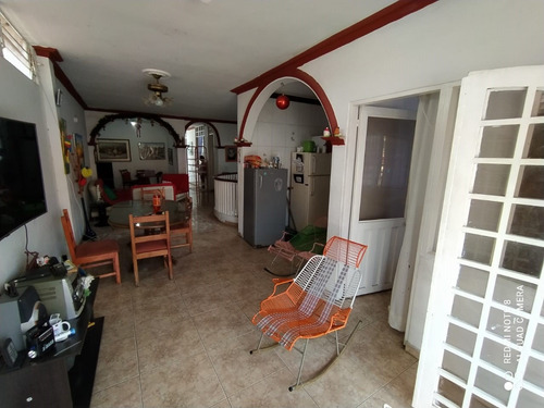 Imagen 13 de 14 de Casa En Venta De 3 Pisos Comercial Barrio Kennedy Girardot