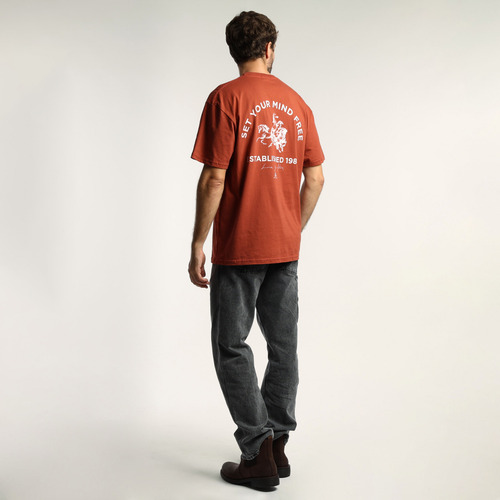 Remera Hombre Kevingston Oslo Mind Manga Corta Naranja