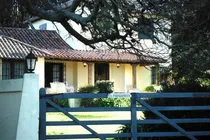 Comprar  La Paraguayita Es Una De Las 2 Casas De Todo Chapadmalal Con Esta Calidad De Construcción, Tamaño De Lotes Y Arboles Centenarios. No Hay Otra, Si Hay