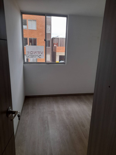 Moderno Apartamento Completamente Nuevo, Sin Hipoteca,deal Tanto Para Vivir Como Para Invertir.