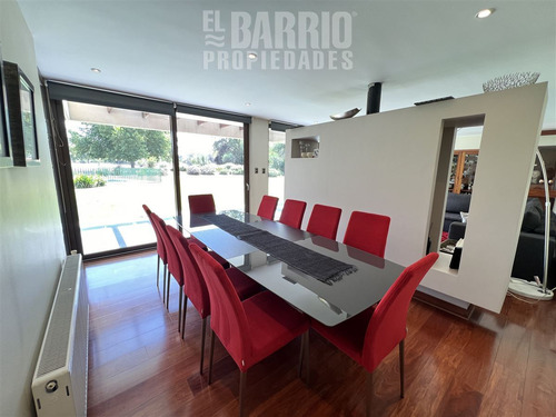 Casa En Venta De 4 Dorm. En Las Brisas De Chicureo
