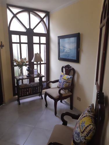 Casa En Santiago Con Diseño Moderno Y Acabados De Alta Calidad
