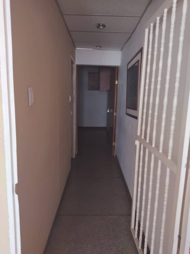 Imagen 16 de 20 de Perfecto Para Remodelar En Pleno Centro De Maracay Espacioso Apto.170 Mts2