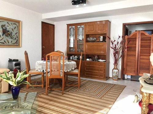 Casa - Punta Del Este. 4 Dormitorios. A Media Cuadra Del Mar