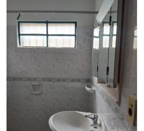 Imagen 7 de 17 de Oportunidad. Ideal Inversión. Renta O Vivienda Para Dos Familias. Buena Ubicación A Pasos De Av. Luis A. De Herrera. Muy Buen Entorno. Dos Casas Del 70 Planchada En Perfecto Estado.
