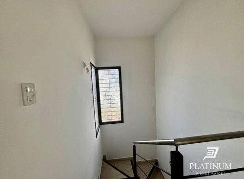Venta Dúplex 3 Dormitorios Grand Bourg Con Cochera
