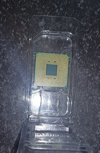 Processador Gamer Amd Ryzen 3 2200g 3.7ghz Gráfico Integrado (Usado)