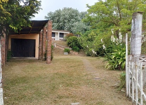 Inmobiliaria Costa Azul Vende Casa De Tres Dormitorios Y Dos Baños A 3 Cuadras De La Playa De Costa Azul