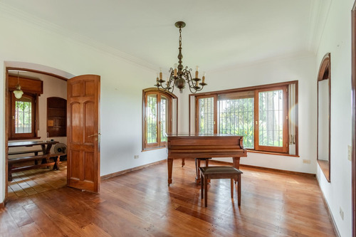 Maravillosa Casa En El Casco Historico De San Isidro Con Vista Al Rio, Lote Soñado De 2.310m2.