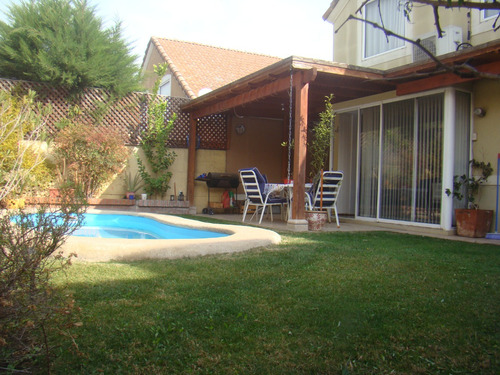Linda Casa Excelente Estado De Mantencion Condominio 5d Y 3b