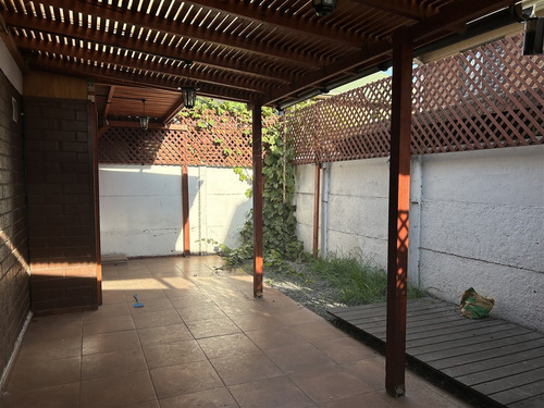 Casa En Venta De 4 Dorm. En Maipú