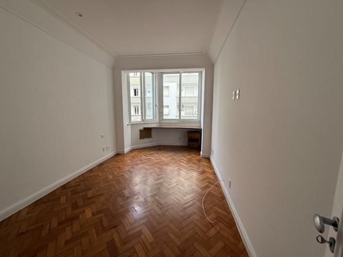 Amplo Apartamento Com Vista Para O Mar Em Copacabana 133 M², 3 Quartos E Conforto Total!