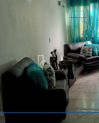 Apartamento En La Urbanización Bosque Real, Conjunto Residencial Los Pinos, Charallave.