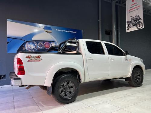 Imagen 3 de 8 de Toyota Hilux (l12) 3.0 C/d 4x4 Tdi Sr 171cv Impecable