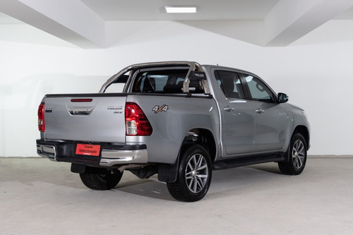 Imagen 4 de 15 de Toyota Hilux 4x4 Srx At