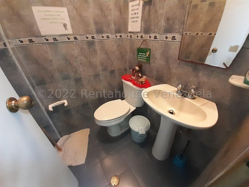Edificio En Venta En El Limón Av Universidad Maracy Db 24-15246