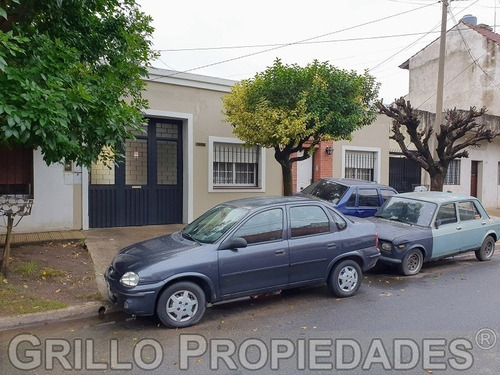 Cotagaita 2850. Lote Propio. Dos Viviendas. Galpón Y Patio.