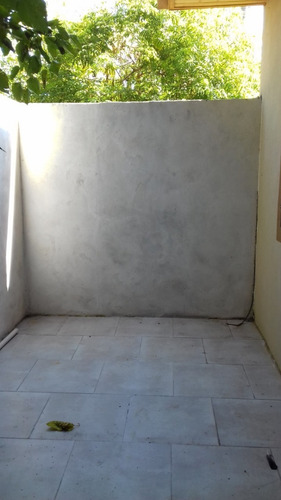 Venta En Block. Local A Estrenar + 10 Deptos De 2 Y 3 Amb + 4 Cocheras. Ideal Inversor.