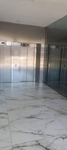 Imagen 15 de 15 de Monomabiente En Francia Y Rioja Con Patio Y Parrillero Exclusivo.