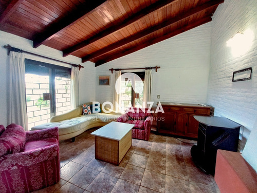 Piriápolis Punta Fría Casa En Venta 350 Mts De La Playa San Francisco. 589 Mts De Terreno Esquina. Salida A Dos Calles.
