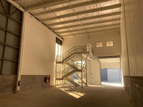 Arriendo Bodega Nueva C/of De 338 M2 En Parque Industrial, S