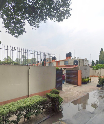 Casa En Remate Inmobiliario, En Privada En Zona De Alta Plusvalía, Col. Tepalcatlapan, Xochimilco, Cdmx.