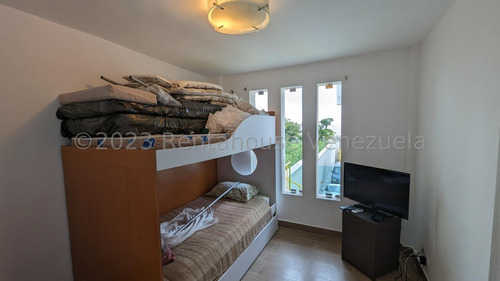 Ms: 24-3353 Vendemos Espectacular Y Nueva Casa En Loma Linda, El Hatillo. A=680m2, 4h, 5b, 11p.