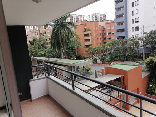 Apartamento En Venta En Loma De Los Bernal Medellin