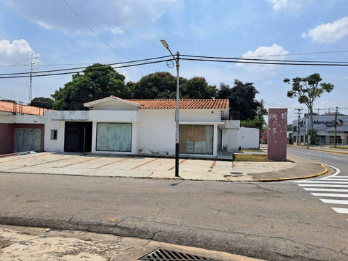 Meb Vende Amplia Casa Comercial De Esquina Av Monseñor Adams El Viñedo Valencia 276344
