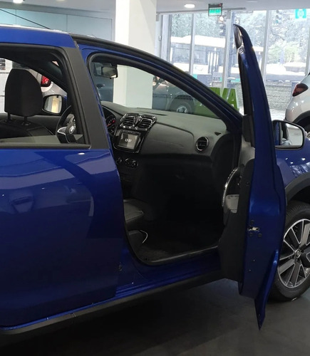 Imagen 12 de 15 de Autos Y Camionetas Sandero Fiat Cronos Logann Toyota ( F R)