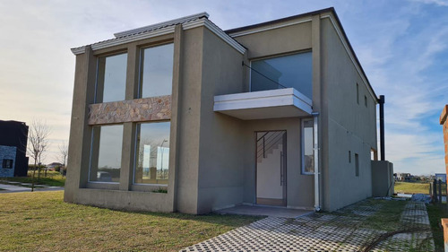 Casa Al Lago En Puertos Del Lago Escobar Araucarias