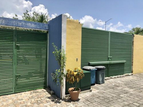 Edificio Con Locales Comerciales, Alberca Y Estudios En Playa Del Carmen P3265