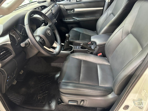 Imagen 7 de 12 de Toyota Hilux (l21) 2.8 C/d 4x4 Tdi Srx 204cv
